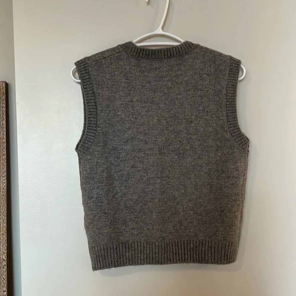 Zara Women's Gray V-Neck Knit Sweater Vest - Picture 4 of 4